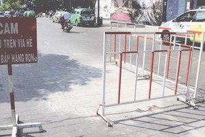 阮惠步行街花崗石又脫落