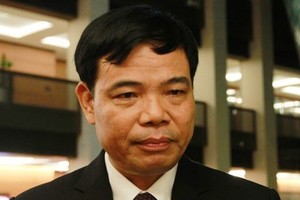 農業與農村發展部長阮春強回答記者提問。（圖片來源：阮興）