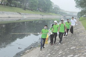 上千大學生及志願者參加“綠色週日”