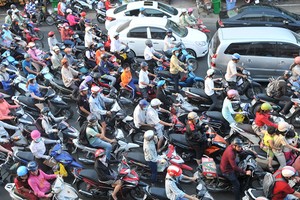 陳興道-阮知方街四岔路口經常出現車流擁堵情況。