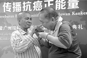 娜妮達與丈夫在院慶祝30年結婚紀念日。