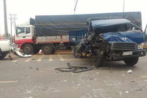 6輛汽車連環相撞事故現場。（圖片來源：互聯網）