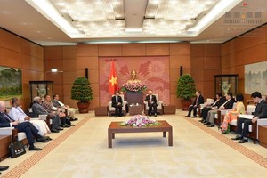 國會副主席汪朱琉在國會辦公廳會見國際合作社聯盟主席李春生。（圖片來源：互聯網）