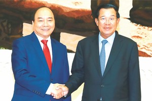 阮春福總理與柬埔寨首相洪森會晤。