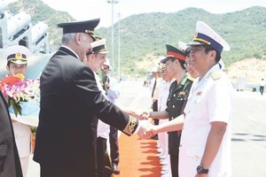 俄羅斯軍艦訪問慶和省