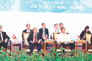 阮春福總理(左二)出席東協各國領導人與AIPA代表之間會議。（資料圖：互聯網）