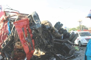 出事客車面目全非。（圖源：互聯網）