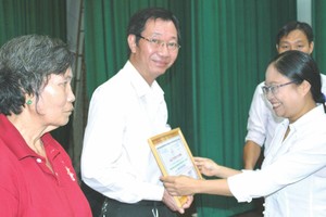 （資料圖1：華文西貢解放日報）