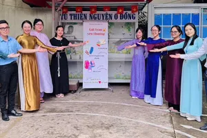 Gian hàng đặc biệt mang tên "Tủ thiện nguyện 0 đồng" tại Trường THPT Bình Tân