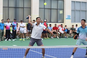 运动员进行匹克球比賽。