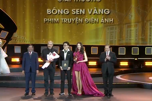 《灿烂的灰烬》影片荣获在林同大叻举行的第二十三届越南电影节金莲花奖。