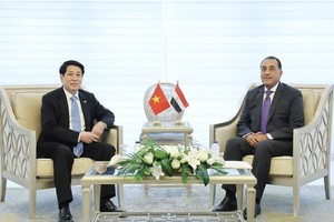 国家主席梁强会见埃及总理马德布利。