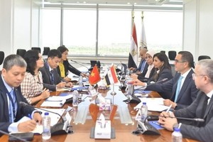 工作会谈现场。