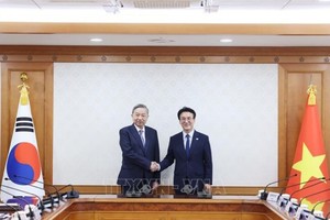 黨中央总书记苏林会见韩国总理金民锡。