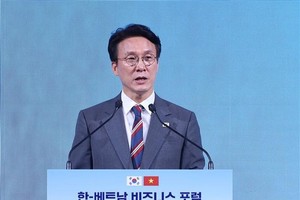韩国国务总理金民锡发表讲话。