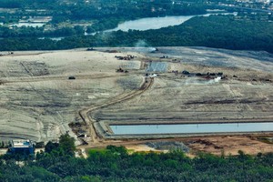 多福垃圾填埋场 。