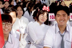 胡志明市学生在新学年开学典礼。