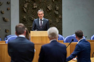 荷兰首相斯霍夫对新社会契约党的大臣集体辞职表示“遗憾” 。