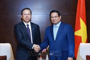 政府总理范明政与中国华电科工集团有限公司董事长彭刚平进行座谈。