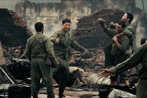 《红雨》中的一个场景。