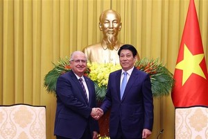 国家主席梁强会见土耳其国防部长。