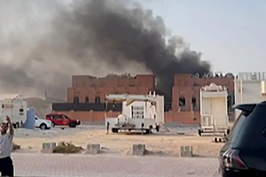 当地时间9月9日，卡塔尔首都多哈，爆炸发生后浓烟滚滚（视频截图)。