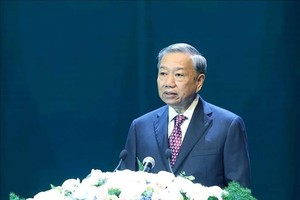 党中央总书记苏林发表讲话。