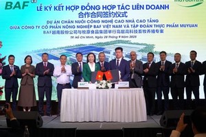 越南BAF农业股份公司与中国牧原食品集团合作合同签约仪式。