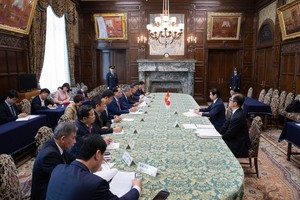 国会副主席陈光方会见日本参议院议长关口昌一。