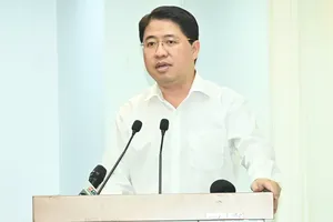胡志明市市委办公厅主任范鸿山通报2025-2030年任期胡志明市党部第一次代表大会的数字化转型情况。