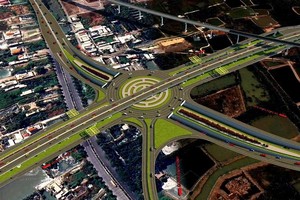 连接滨沥－隆城高速公路与察林街的交通杻区透视图。