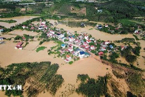 许多村庄仍然被洪水深深淹没。