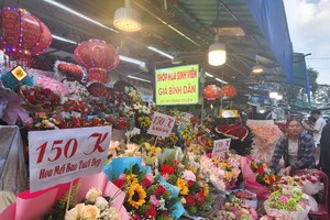 尽管“一〇‧二〇”临近，但茉莉园坊胡氏纪花市顾客仍然稀少。