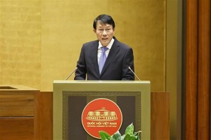 公安部长梁三光作报告。