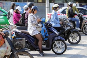 停红灯时使用手机将不被处罚。