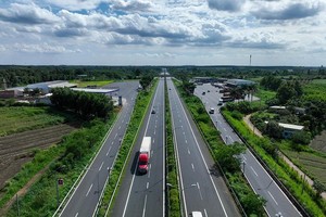 胡志明市预计扩建连接胡志明市 - 隆城 - 油曳高速公路的道路。