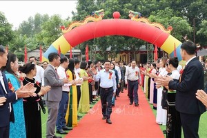 党中央书记处常务书记陈锦秀莅临老街省出席民族大团结日活动。