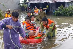 截至11月23日上午，暴雨洪涝和山体滑坡造成102人死亡和失踪