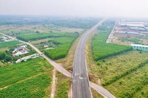 边和-头顿高速公路中途经胡志明市和同奈路段已连通。