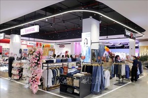 贸易、服务业增长迅速 旅游业实现近 20% 的突破性增长