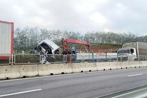 广治省邦-万宁高速公路发生交通事故致2人身亡3人受伤