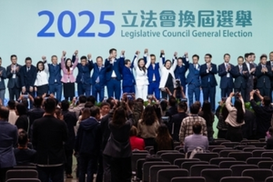 90名立法会议员亮相。