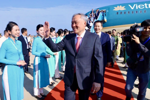 首批特别旅客降落隆城机场