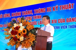 胡志明市人委会副主席阮文勇在项目动工仪式上发表。