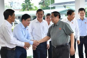 政府总理范明政在芹苴市选民接触会上。