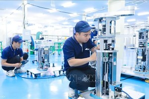 半导体行业的晶圆传送机器人装配线 。