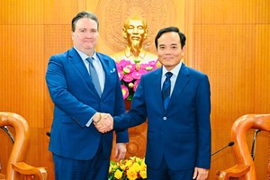 胡志明市市委书记陈留光会见美国驻越大使马克·纳珀。