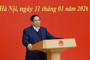 政府总理范明政在会议上发表讲话。