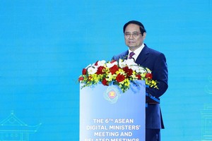 越南政府总理范明政发表指导性讲话。