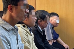 2025年2月审判庭上的受害者。